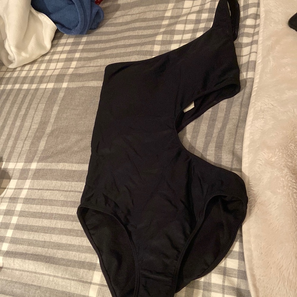 Small hollister one shoulder one piece bathing suit